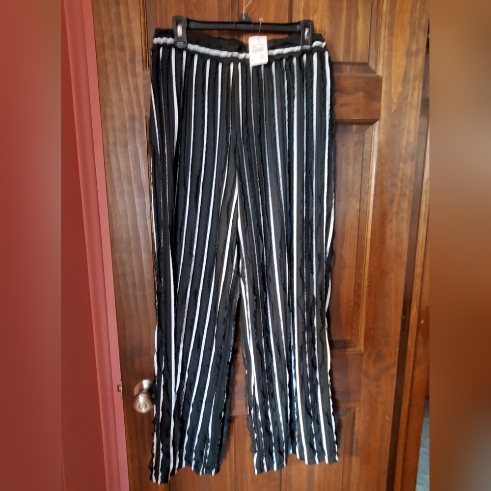 J/M Wide leg pants ruffle detail